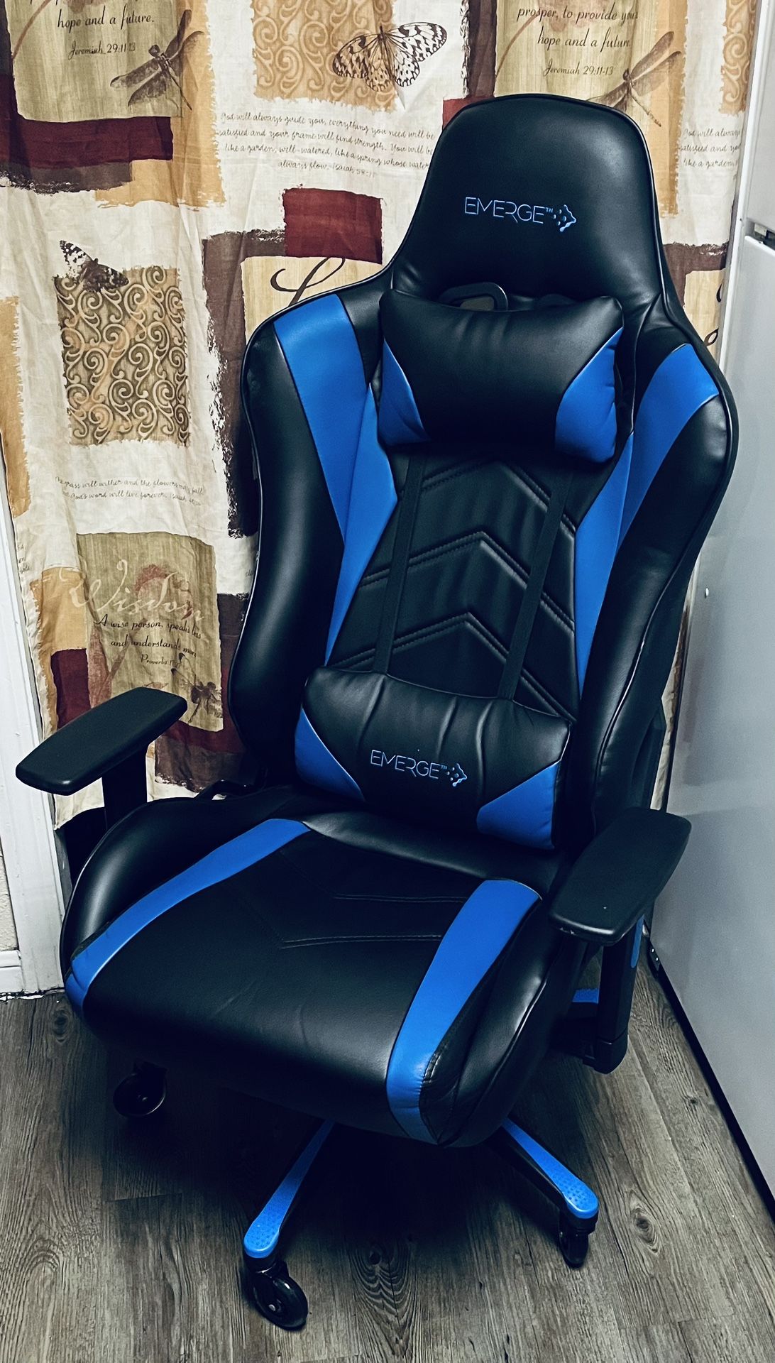 Fully Assembled Emerge Vartan Bonded Leather Gaming Chair In Black/Blue W Upgraded Rollerblade Smoke Colored Wheels! 