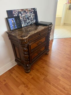 Luxury King Bedroom Set – Italian Wood & Marble Top Nightstands