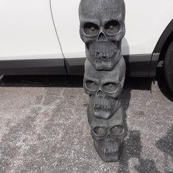 Tall 3 Skull Totem Tower