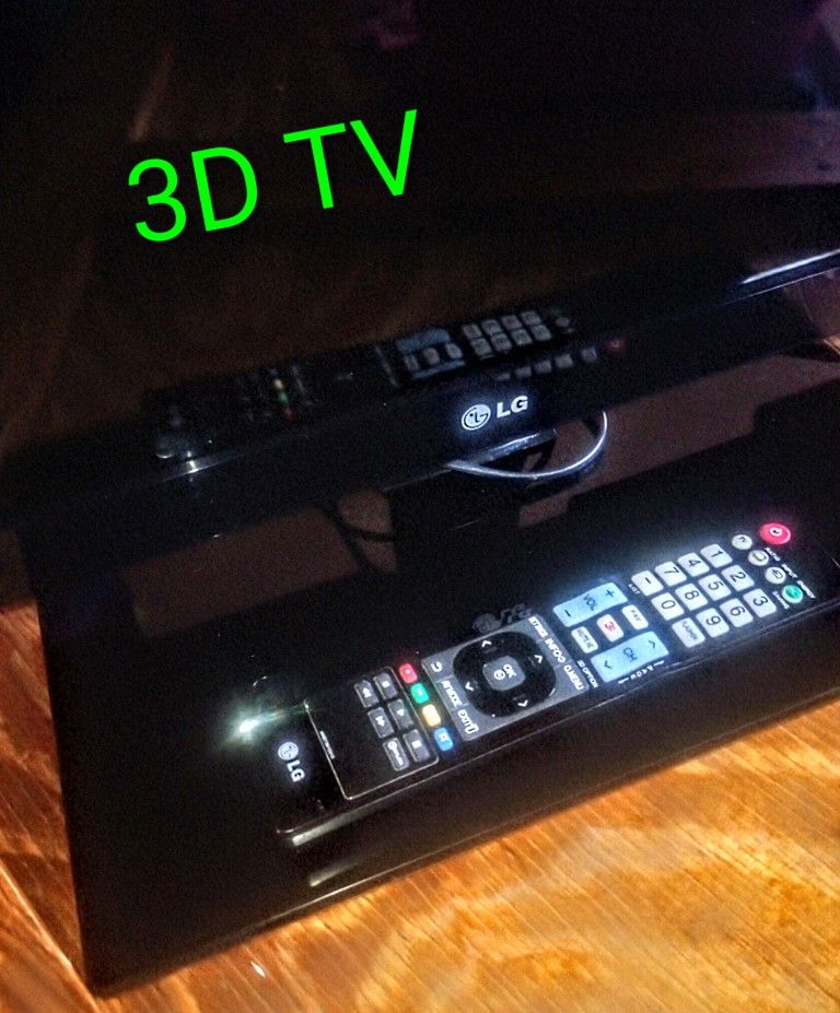 LG 3D 4k 1080p Smart TV 55" W/ Remote & A Pair Of 3D Glasses