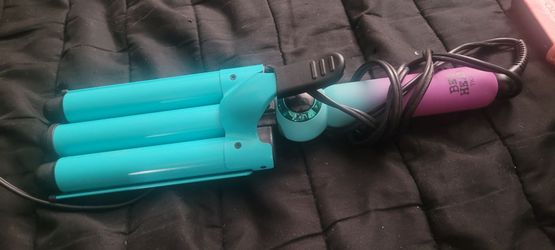 Triple Barrel Hair Waver Curling Iron
