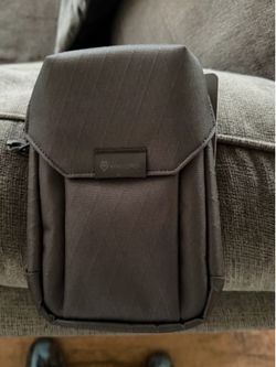 WANDRD X1 Crossbody Bag Medium (brand new)