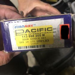 VOLKSWAGEN PAIR OF DOOR LOCKS