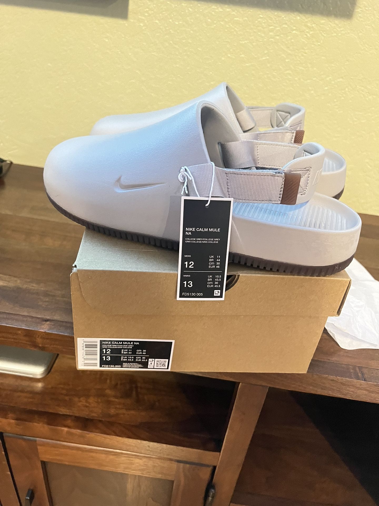 Calm Nike Mule
