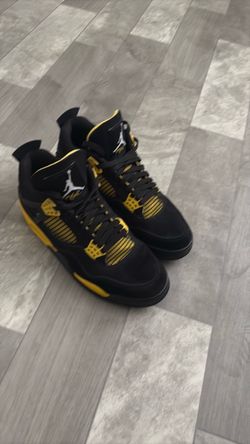 Air Jordan 4 Thunder Sneakers size 11
