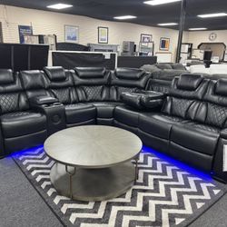 Power Recliner Sectional. 🚚WE DELIVER🚚