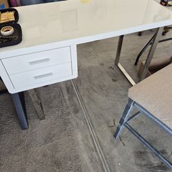 Makeup Desk 50.00  firm