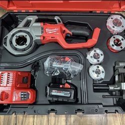 Milwaukee M18 FUEL One-Key Cordless Brushless Compact Pipe Threader Kit W/ (2) 8.0Ah Batteries, 1/2 in. - 1-1/4 in. Aluminum Dies by Milwaukee 