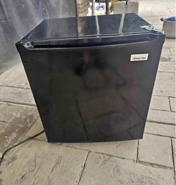 Magic Chef Mini Fridge Black