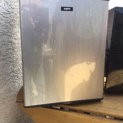 Sanyo Refrigerator Small 