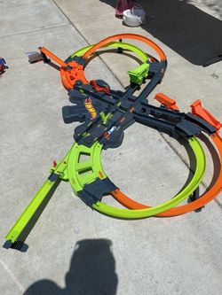 Mattel Hot Wheels® Colossal Crash Track Set