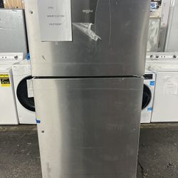33 Inch Wide Whirlpool (20.5 cu. ft) Top Freezer Refrigerator (NEW Floor Model) (1 YR WARRANTY)
