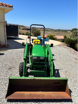 2001 John Deere 4200 tractor, 4wheel drive, with loader