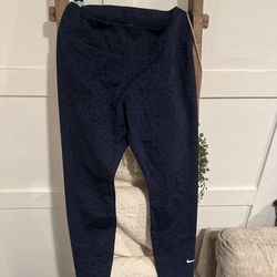 Women’s Nike Leggings  Large