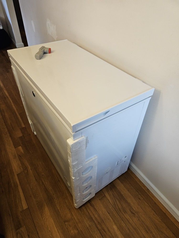 GE Chest Freezer 7.0 Cubic Feet