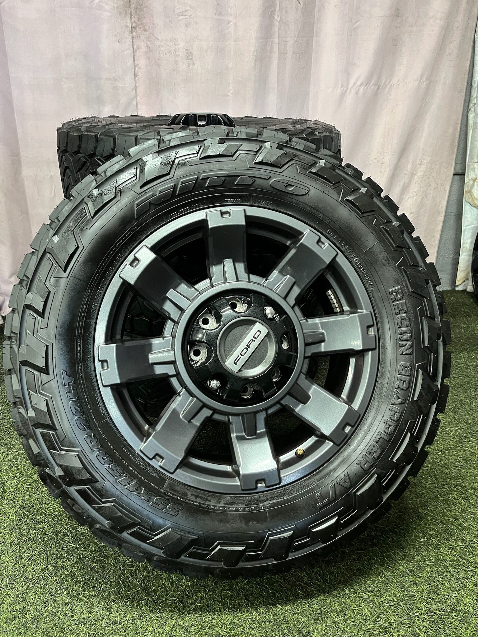 Ford F-250 and F-350 Lariat Super Duty 8 Lug 20 Inch OEM Wheels