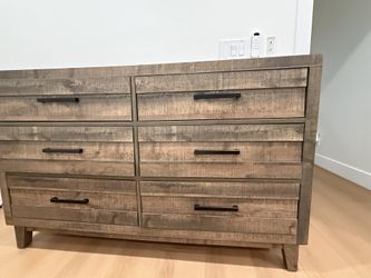 Living Spaces Dresser 150 Excellent Condition