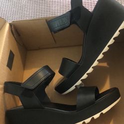 Sorel Cameron Wedge Sandals Like New