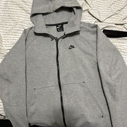Nike Full-Zip Hoodie – NEW / Unworn – Gray