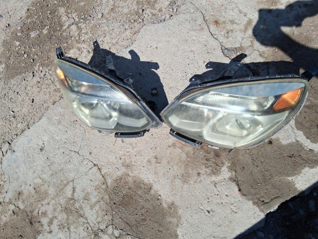 ??2016-17 CHEVY EQUINOX FRONT HEADLIGHTS ??