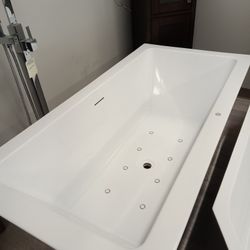 HUGE SALE! Bathtubs in Different Styles and All Sizes Available! Starting from $249 & UP