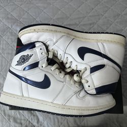 Air Jordan 1 Midnight Navy 