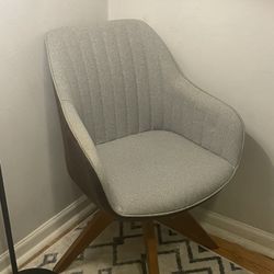 Swivel desk chair