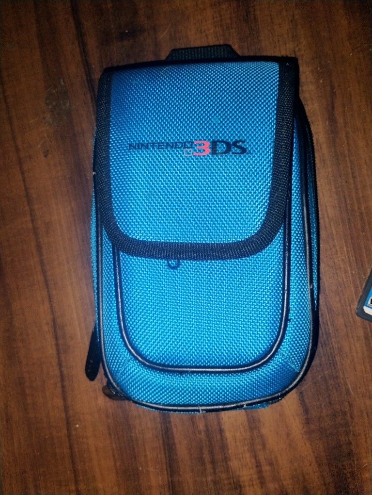 Nintendo DS Case Five Games Included