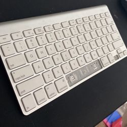 Apple Keyboard