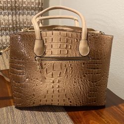 Woman’s Beige Purse