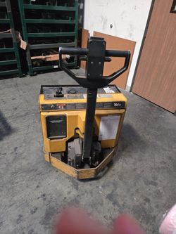 Electric pallet jack