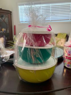 Tupperware bowls