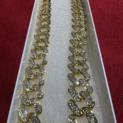 Gold Plated  Chain With Crystals