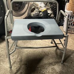 Bariatric bedside commode
