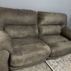 Reclining Couch/sofa
