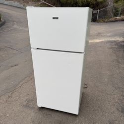 Hotpoint 15.6 Cubic Refrigerator Fridge With Freezer I Offer Delivery In San Diego 