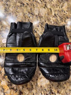 Men’s All leather Professional grade boxing gloves.