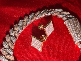 Bracelet and earrings
