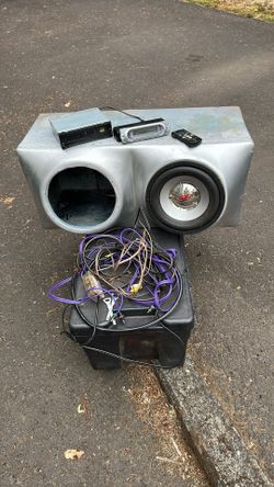 Sony CDX – CA810 Xplode Receiver And Fiberglass Subwoofer