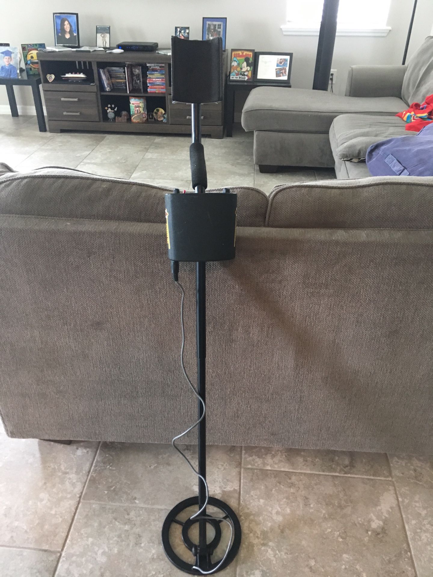 Pioneer 101 Bounty Hunter Metal Detector