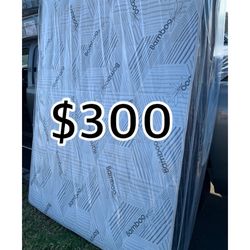 QUEEN BAMBOO PILLOW TOP MATTRESS WITH BOX SPRING