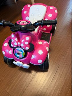 Lote de juguetes Minnie Mouse: moto, carro y triciclo usados / Minnie Mouse Toy Bundle: Motorcycle, Ride-On Car & Tricycle Used