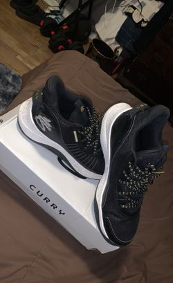 MEN'S UNDER ARMOUR CURRY 3Z7 BASKETBALL SHOES