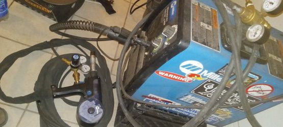 MILLER WELDER 211 ALUMINUM, STAINLESS STEEL, STEEL AND SPOOL GUN FOR ALUMINUM 