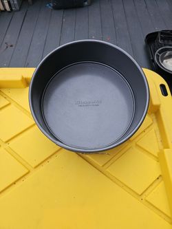 KitchenAid 9" X 3"/11.5 cups For Baking $20