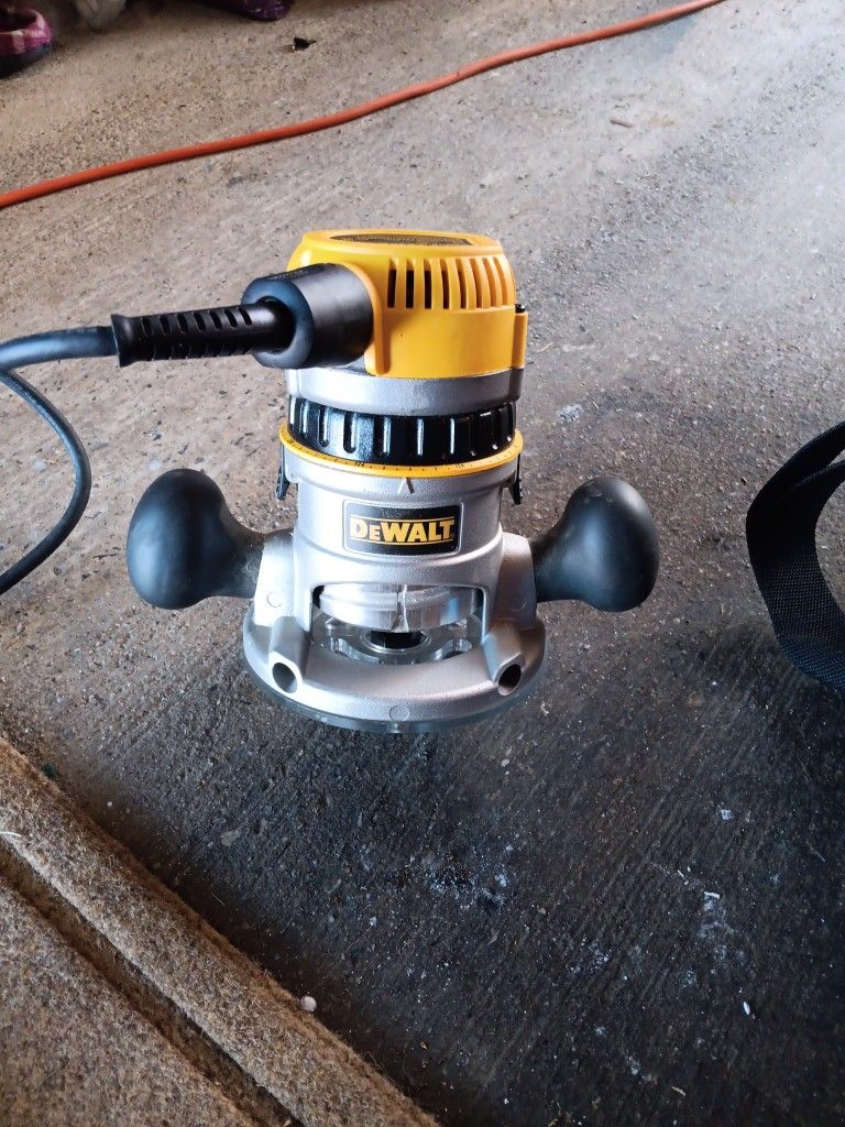 Dewalt 3/4 HP Router