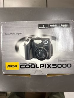 Nikon Coolpix 5000 Digital Camera