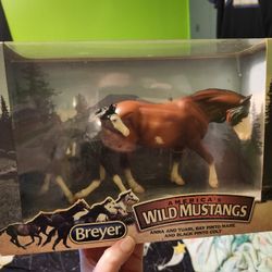 Wild Mustangs Breyer 