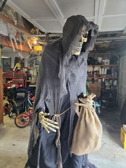 Halloween animatronic