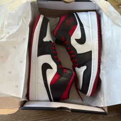 Brand NEW Jordan 1 Mid Sneakers Size 9.5